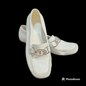 Vintage White Leather Life Stride Loafers - Size 6 Medium
